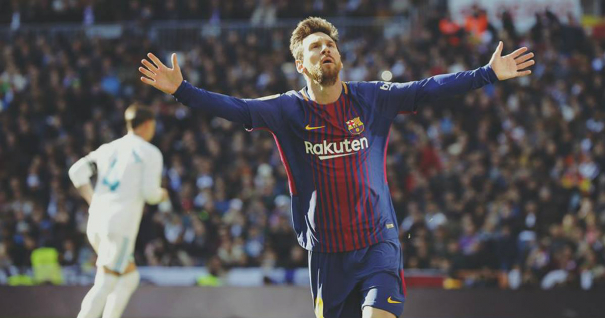 Leo Messi celebra un gol ante el Real Madrid en el Santiago Bernabéu. © Facebook / La Liga