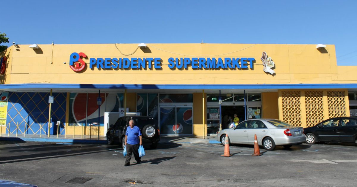 Establecimiento de Presidente Supermarket © Flickr/ Phillip Pessar