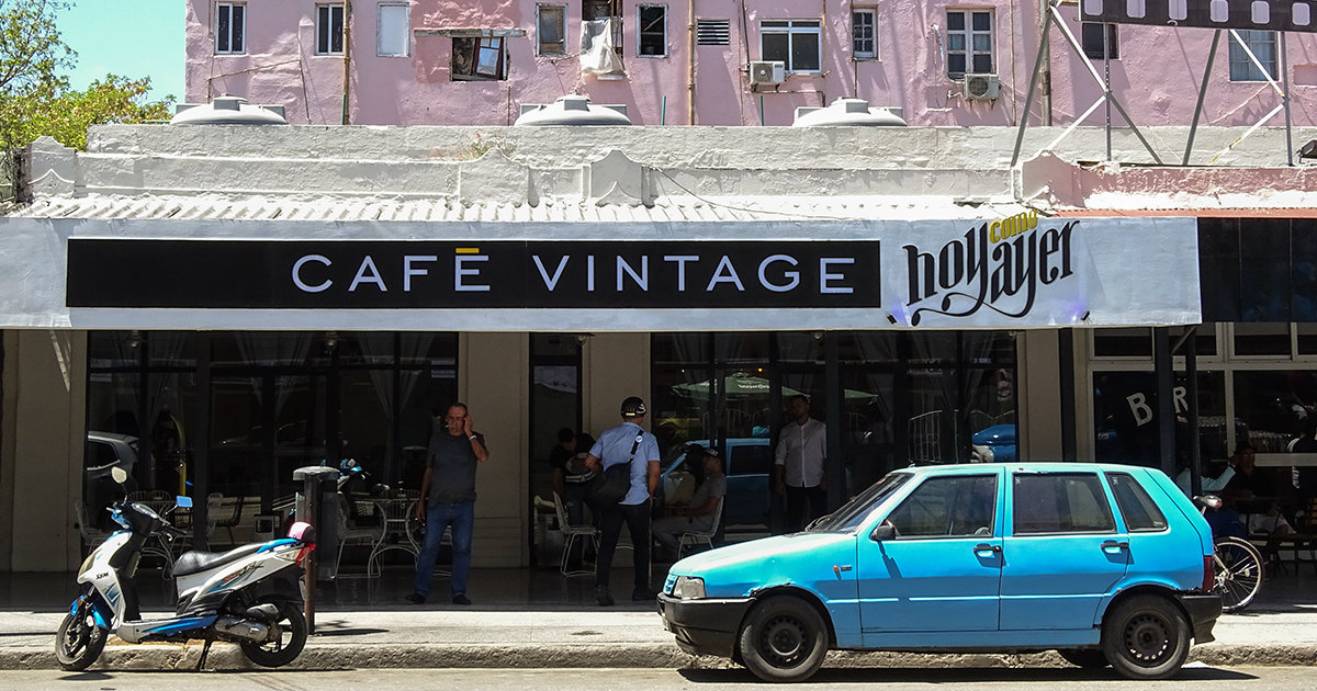 Café vintage, en 23 y 12. © CiberCuba.