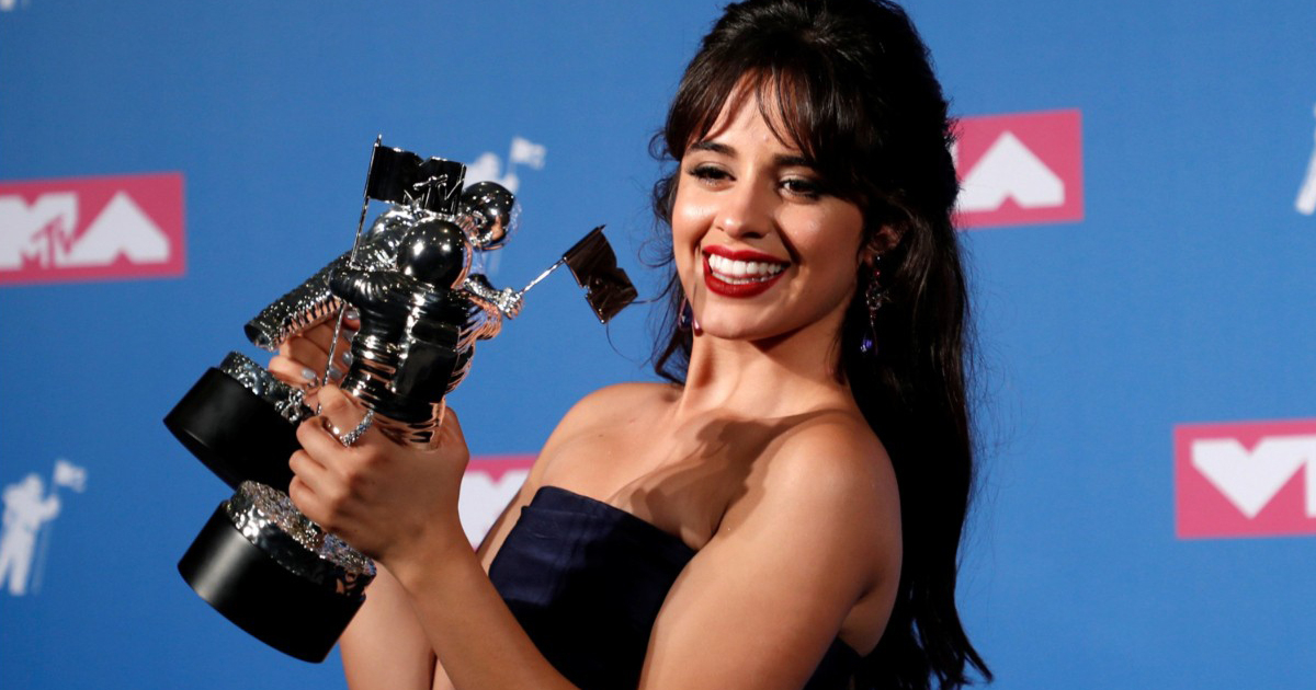 Camila Cabello en los MTV © REUTERS / Carlo Allegri