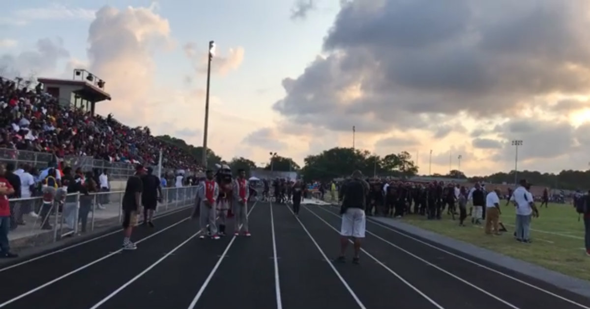 Partido de fútbol americano que se saldó con un muerto y dos heridos. © William M. Raines High School / Facebook