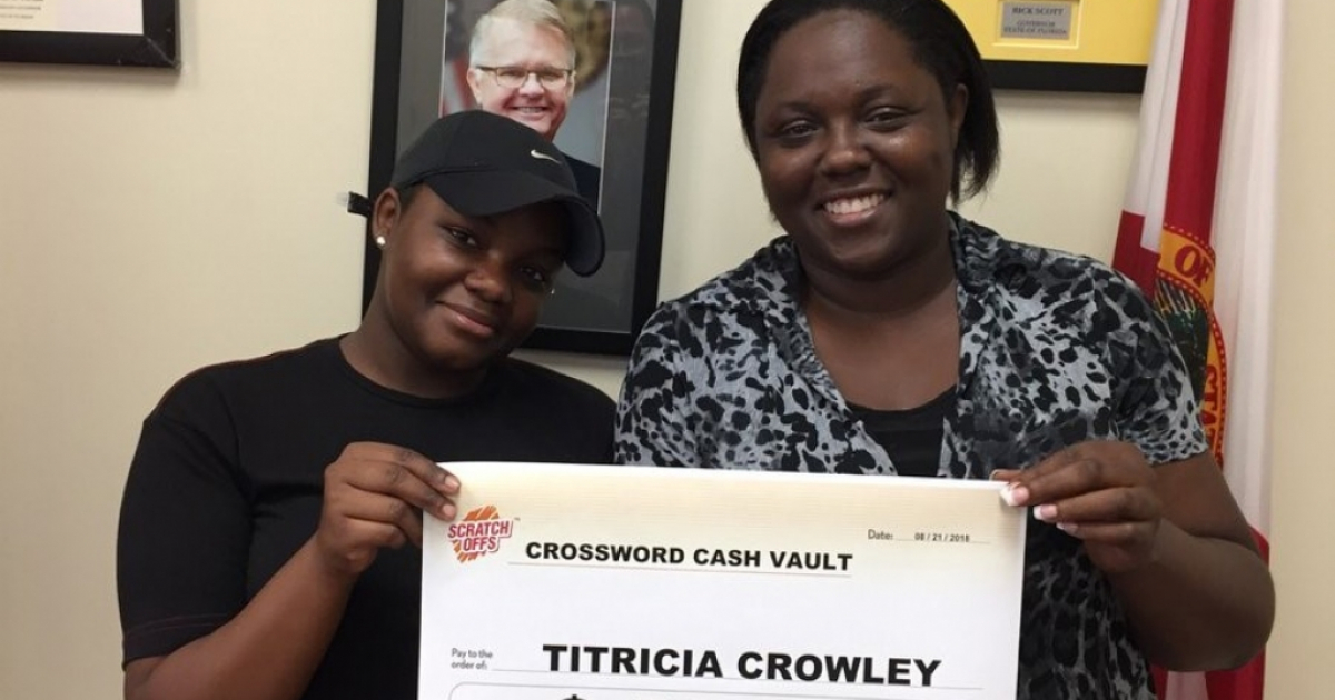 Titricia Crowley, a la derecha, ganó en total 52.000 dólares. © Florida lottery/ Facebook