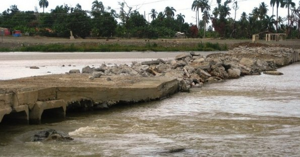Restos del puente demolido. © Juventud Rebelde