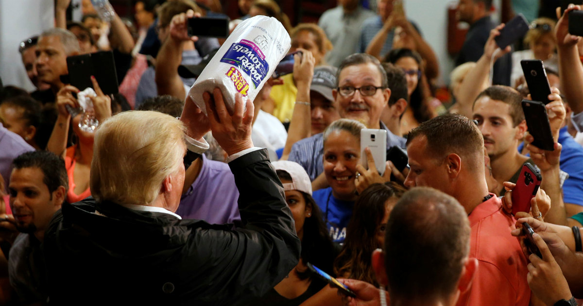 Trump lanza la ayuda a los damnificados por el huracán María © REUTERS/Jonathan Ernst