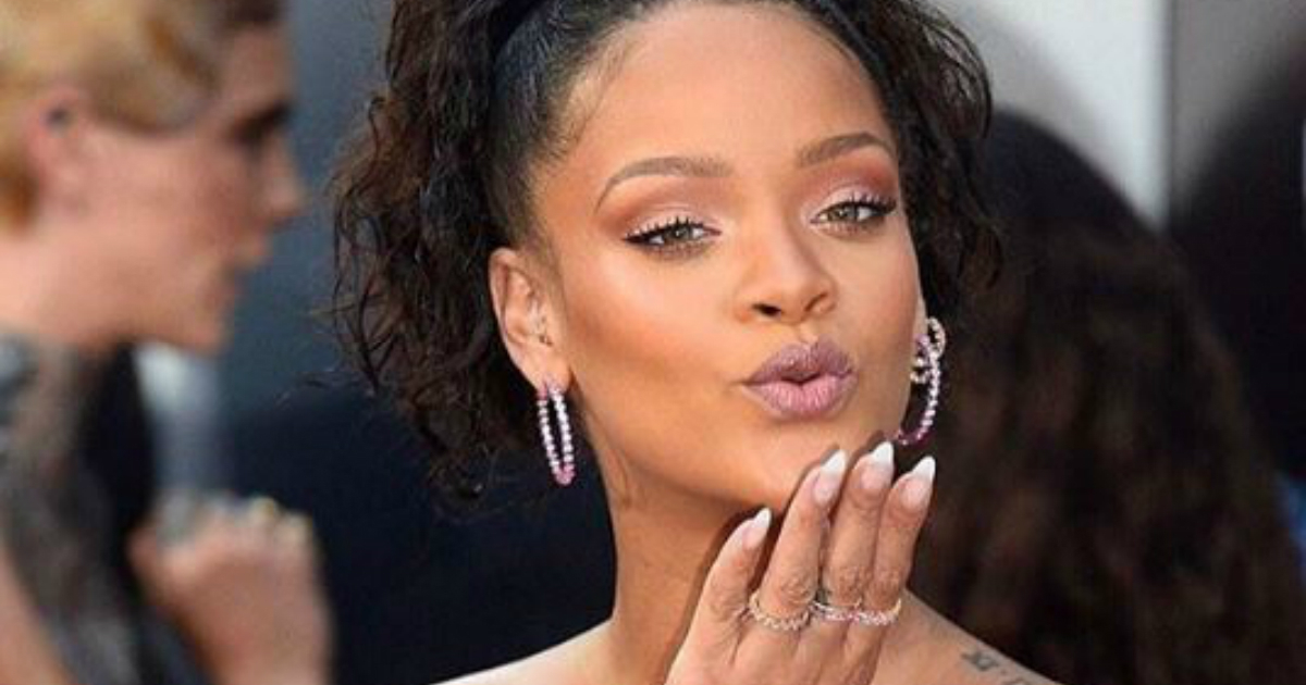 Rihanna conquista con sus fotos sin maquillaje en Instagram
