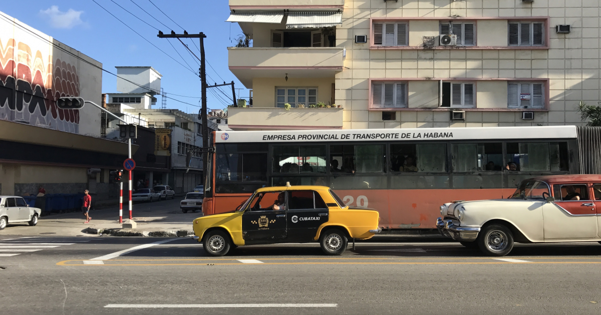 Taxis en Cuba © CiberCuba
