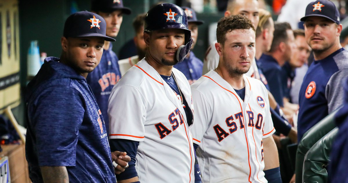 Yulieski (al centro) dio el noveno. © Houston Astros/Twitter.