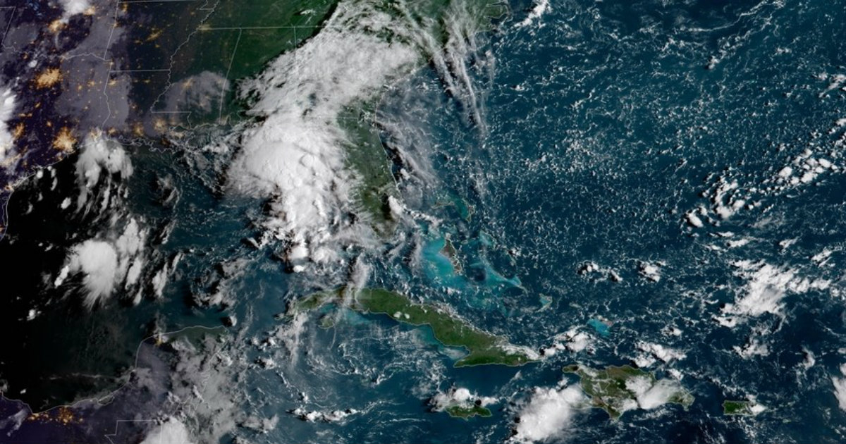Imagen del Satélite que revela la nubosidad asociada a "Gordon" © National Hurricane Center