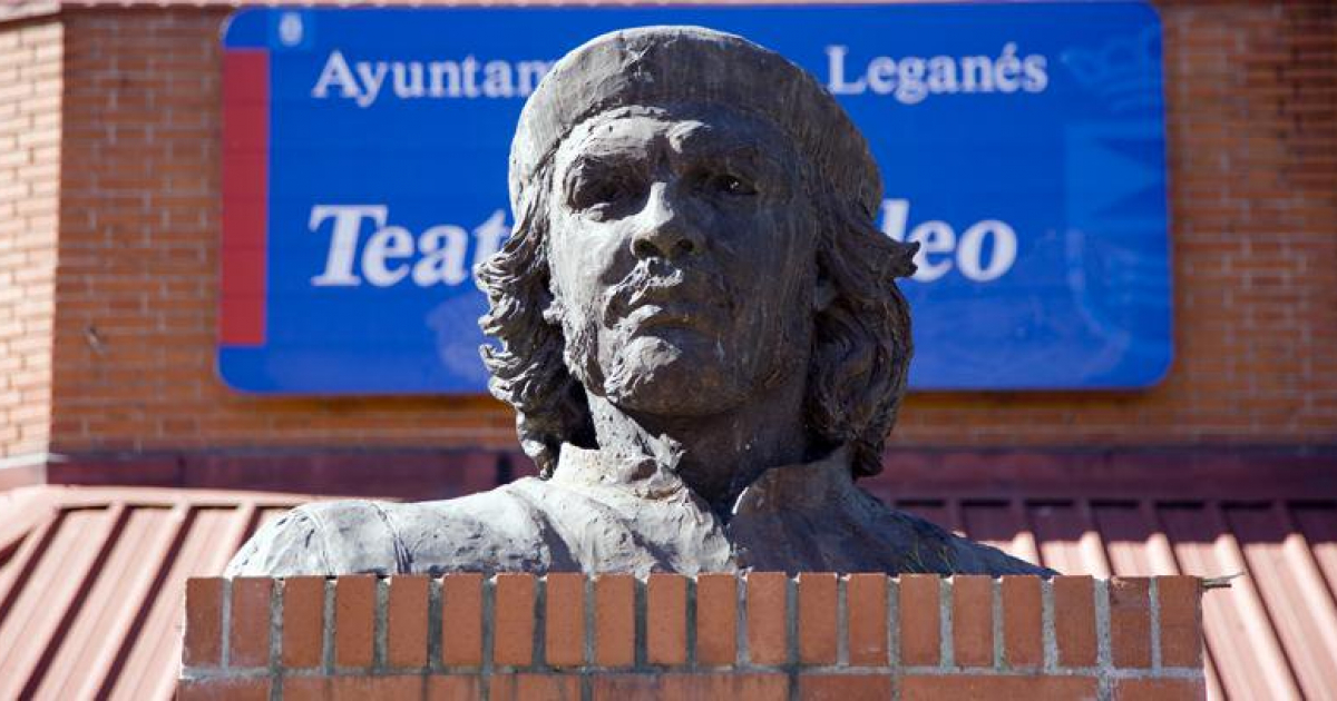 El busto del Che Guevara en la localidad de Leganés, Madrid © Twitter / @VoxLeganes