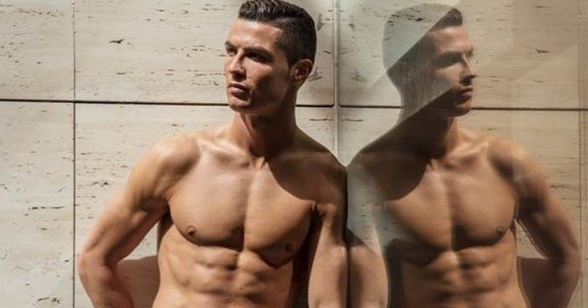 Cristiano Ronaldo posa con el torso desnudo © Instagram / Cristiano Ronaldo