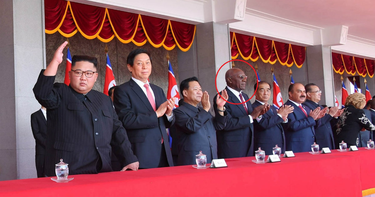 El primer vicepresidente de Cuba, Salvador Valdés, junto a los dirigentes norcoreanos © KCNA