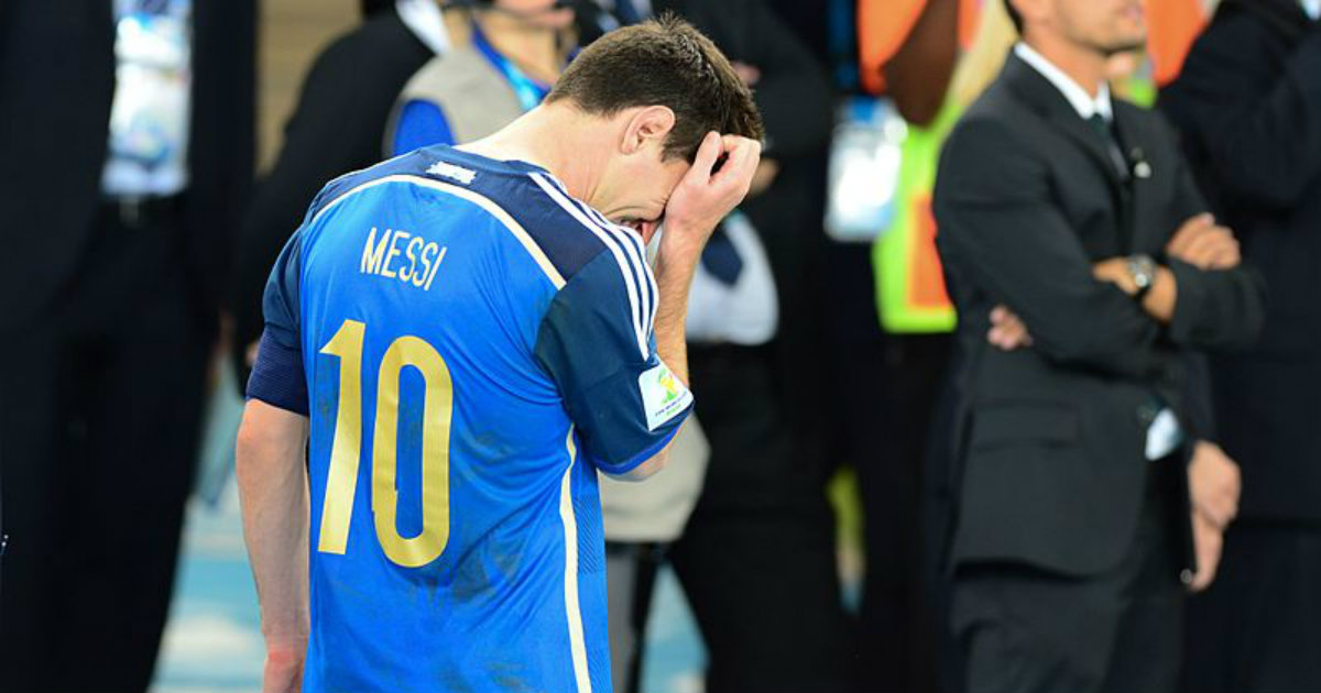Leo Messi llora tras perder con Argentina la final del Mundial © Wikimedia Commons
