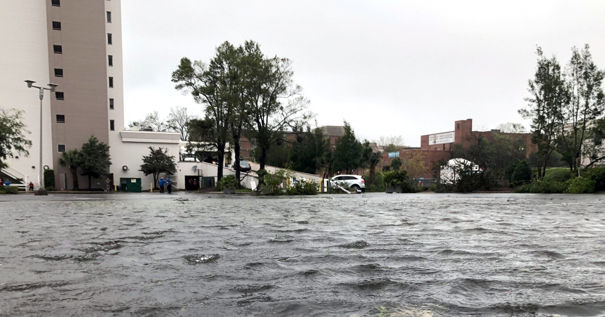 Calles inundadas de agua de lluvia por el paso del huracán Florence en Wilmington, Carolina del Norte. © REUTERS/ Roselle Chen