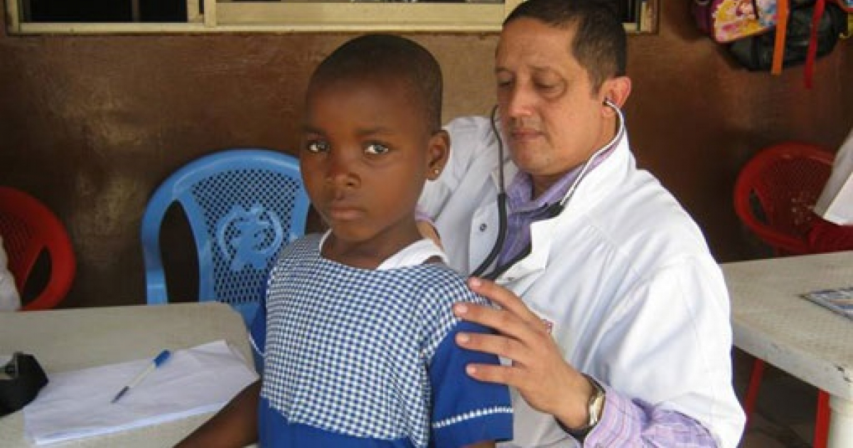 Médicos cubanos en África © ONU Cuba