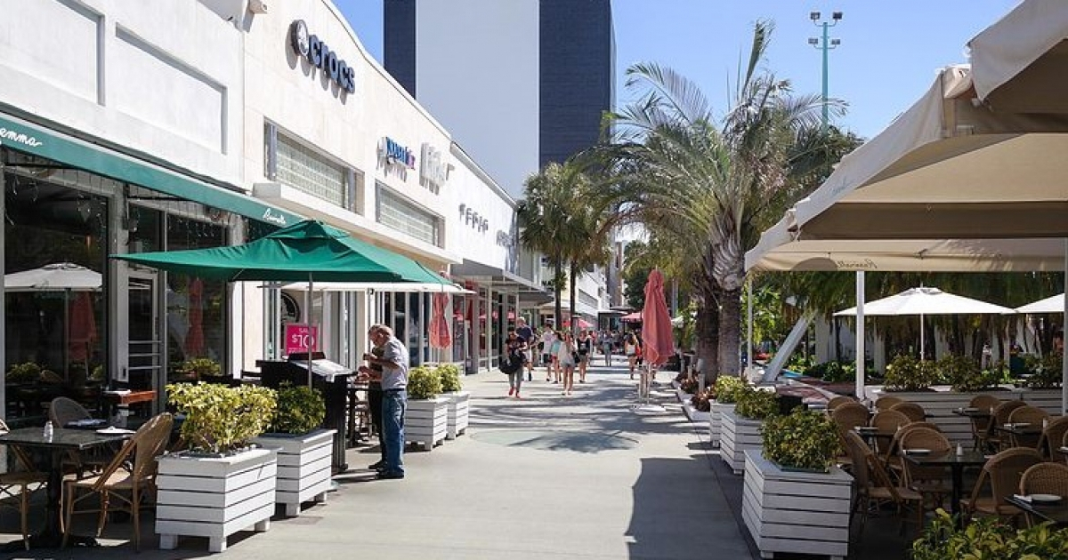 Lincoln Road © Wikimedia commons.