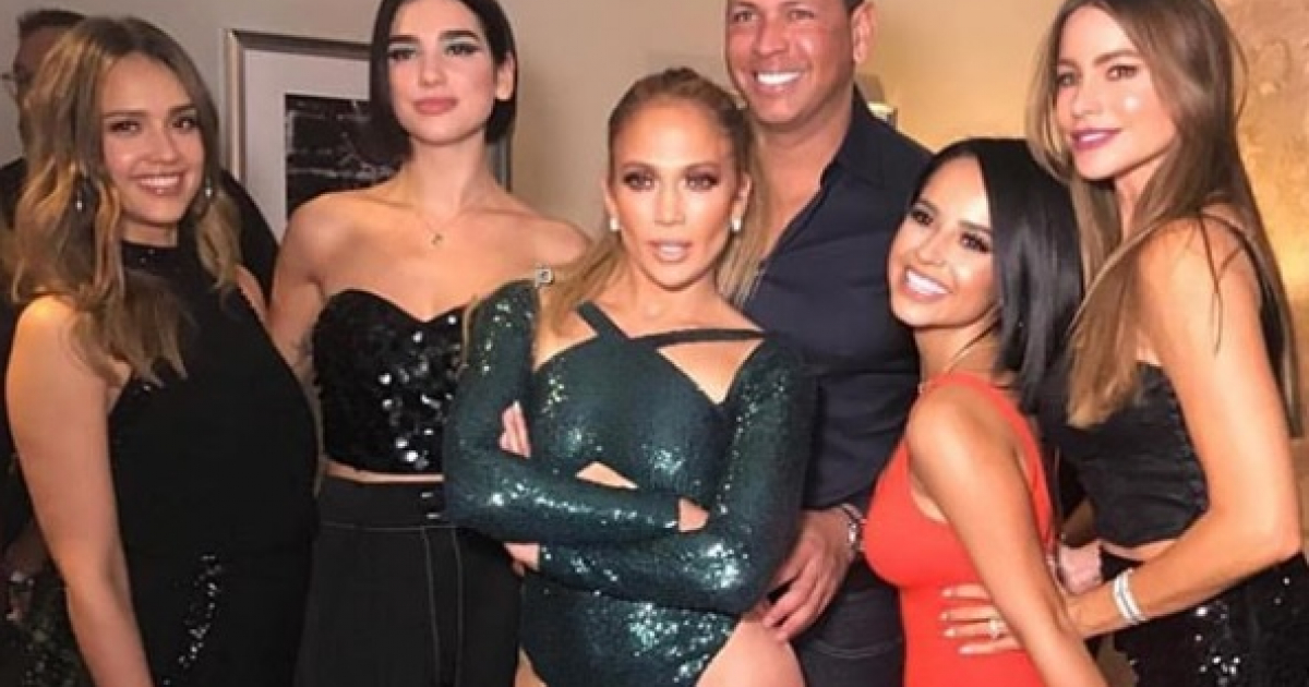Jennifer Lopez posa junto a Alex Rodríguez, Jessica Alba, Dua Lipa, Sofía Vergara y Becky G © Instagram / Jennifer Lopez