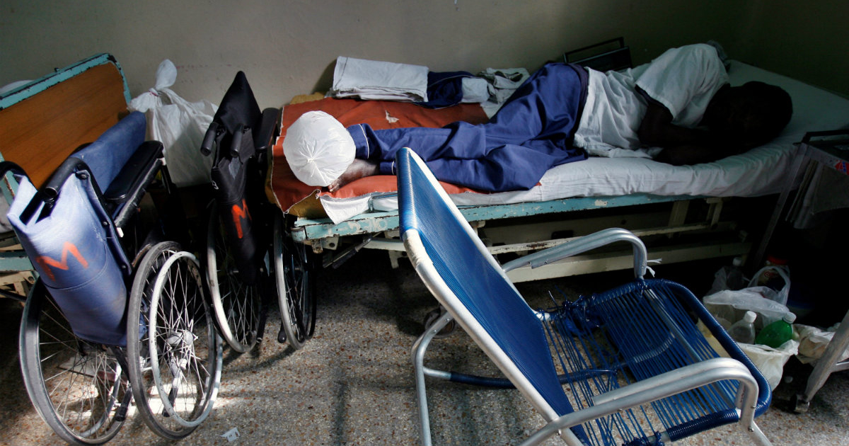 Paciente tumbado en una cama en un hospital de Cuba © Reuters/ Claudia Daut (CUBA)