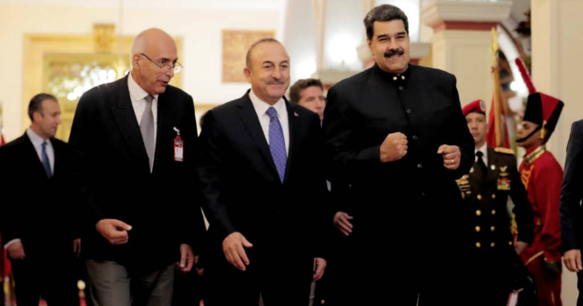 Nicolás Maduro, junto al ministro de Exteriores de Turquía. © Nicolás Maduro / Twitter