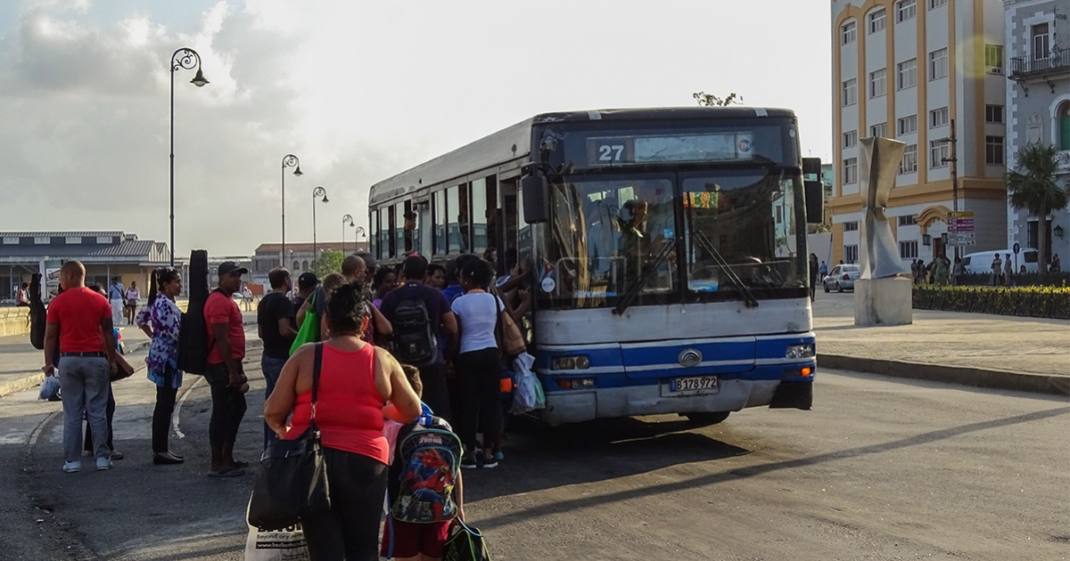 ómnibus en La Habana © CiberCuba
