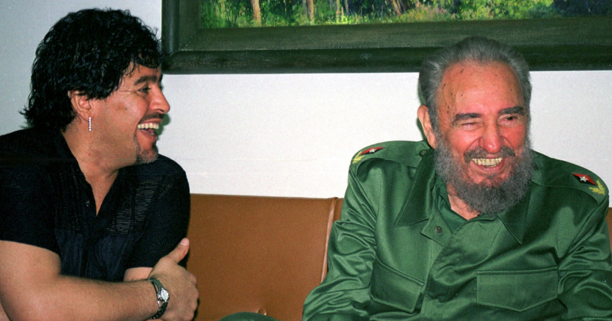 Maradona y Fidel Castro © REUTERS/Alfredo Tedeschi 