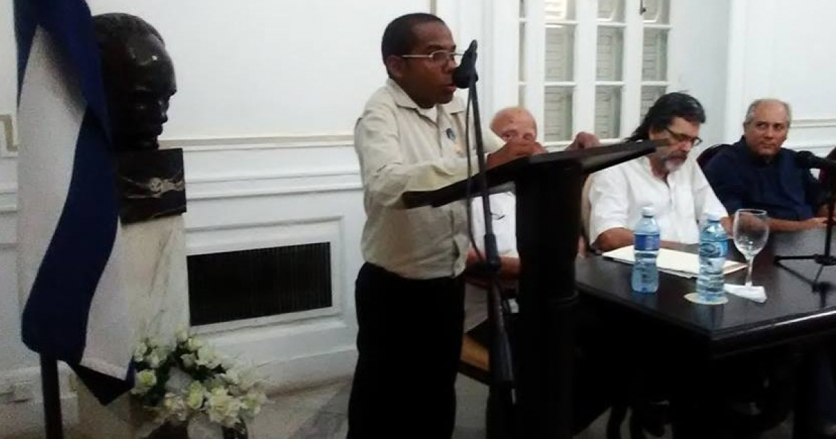 Yusuam Palacios habla al recibir la Distinción por la Cultura Nacional © Ministerio de Cultura de Cuba/ Facebook