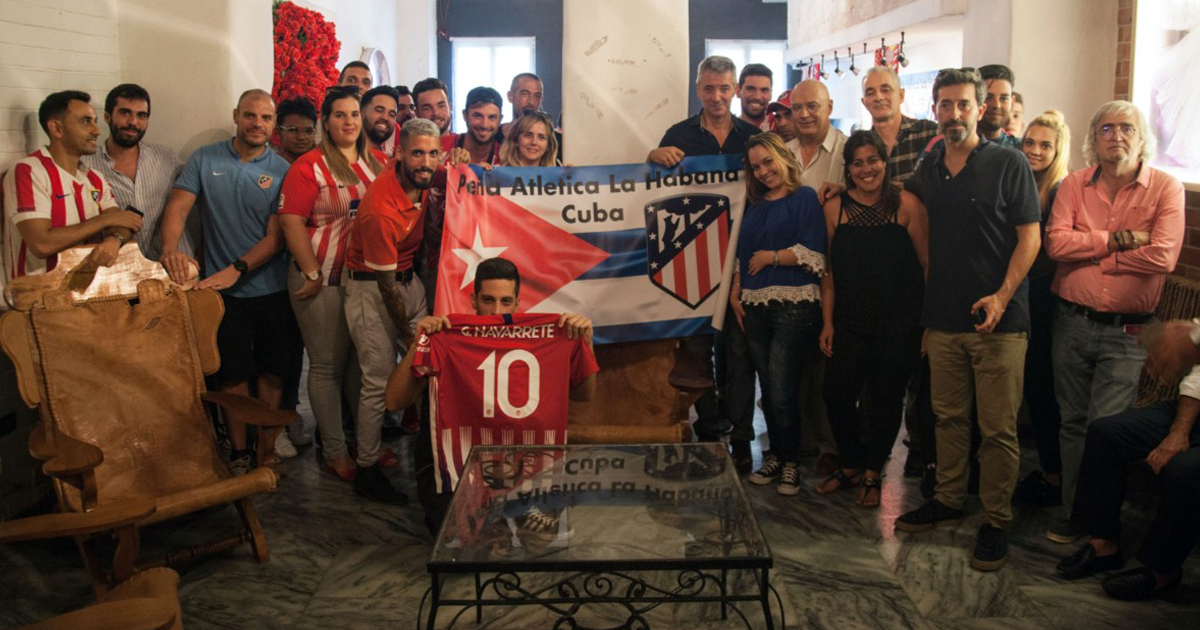 Representantes del club en La Habana © AFP