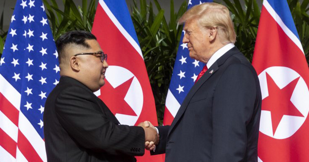 Tump y Kim durante la primera cumbre de ambos países © Wikimedia Commons