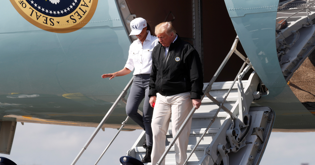 Donald y Melania Trump llegan a la Florida © REUTERS/Kevin Lamarque