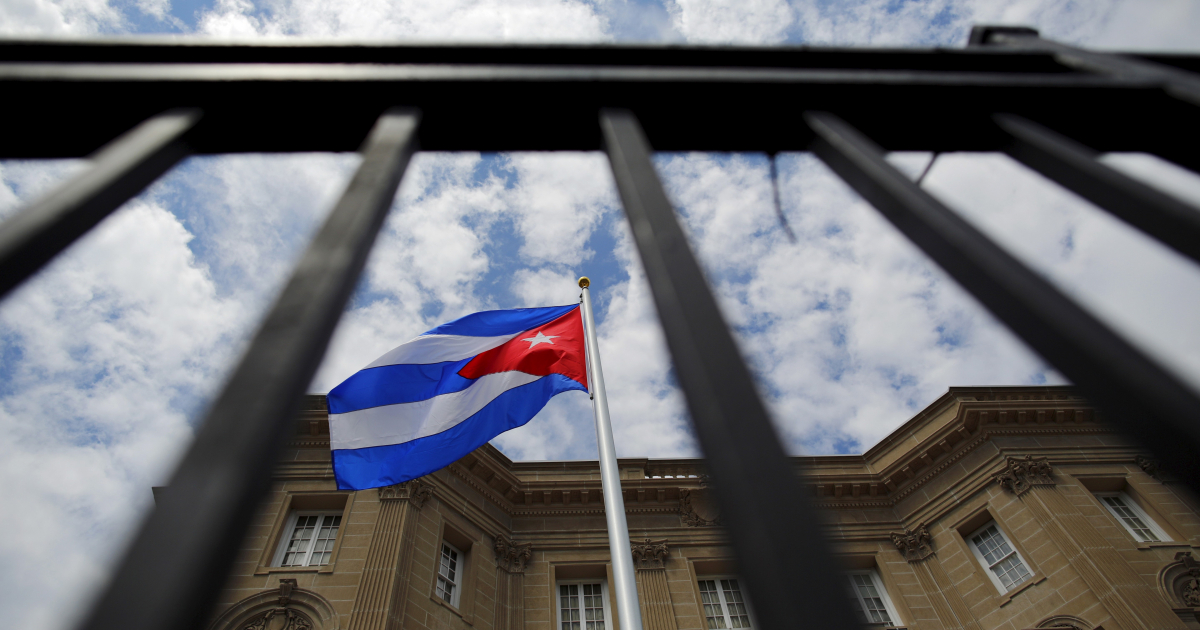 La bandera de Cuba en la embajada de Washington © REUTERS/Carlos Barria