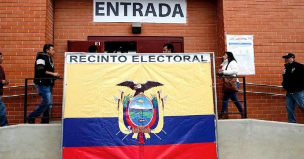 Entrada de un colegio electoral en Ecuador © Twitter/CNE