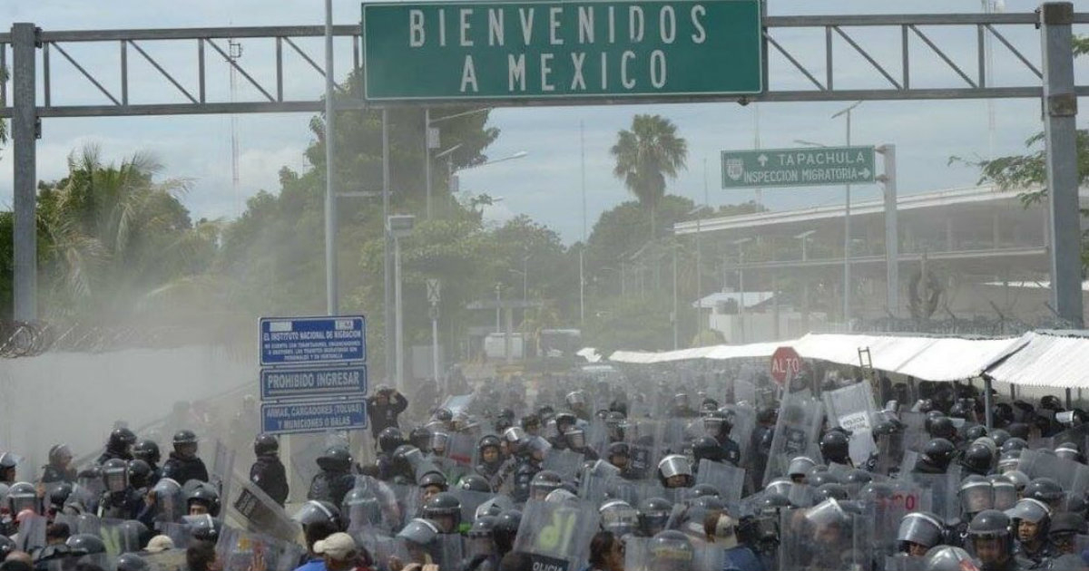 Frontera de México, tomada este viernes por los antidisturbios. © Alina R. Duarte / Twitter