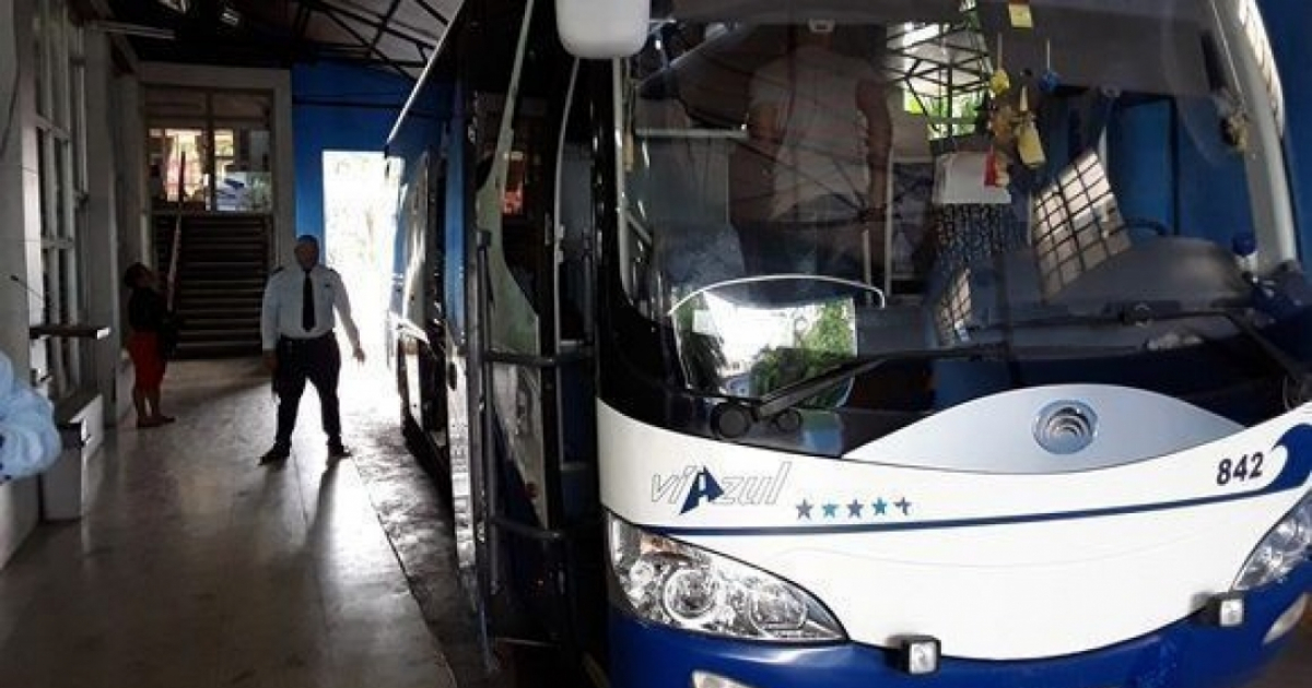 Ómnibus de Vía Azul en la terminal habanera. © Cubadebate/ Oscar Figueredo Reinaldo