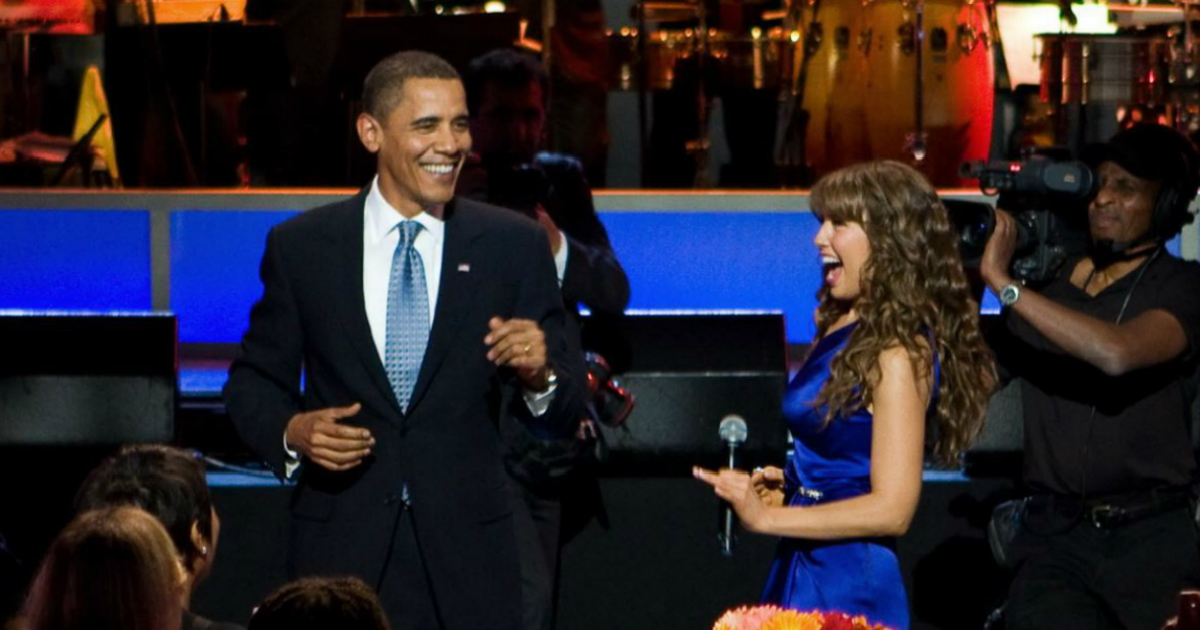 Barack Obama junto a Thalia en la Fiesta Latina de 2009 © Wikipedia / Thalia