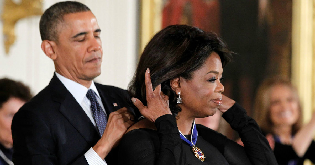 Obama entrega la Medalla Presidencial de la Libertad a Oprah Winfrey © Reuters / Jason Reed 
