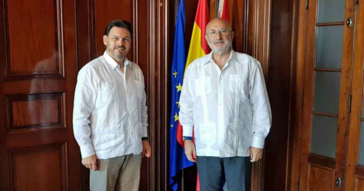 El secretario de Emigración gallego, junto al embajador de España en La Habana. © España Exterior.