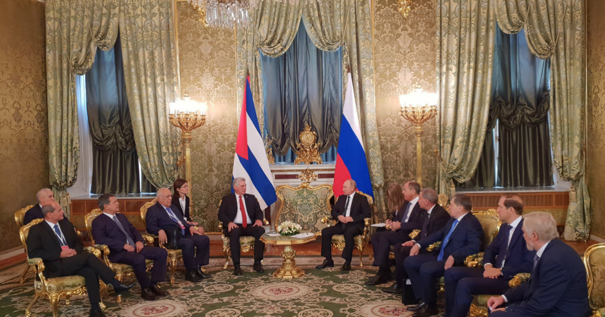 Miguel Díaz-Canel y Vladimir Putin durante su reunión en el Kremlin © Twitter/ @aparedesrebelde