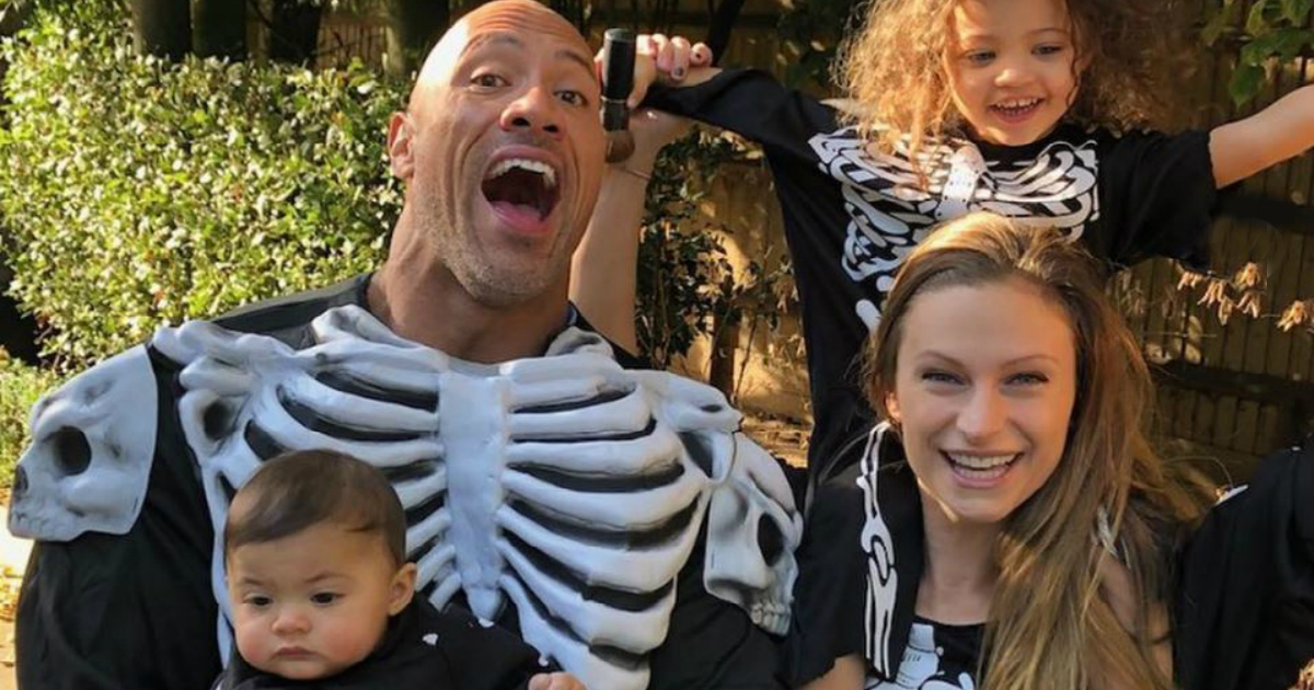 Dwayne Johnson con su familia en Halloween © Instagram / Lauren Hashian