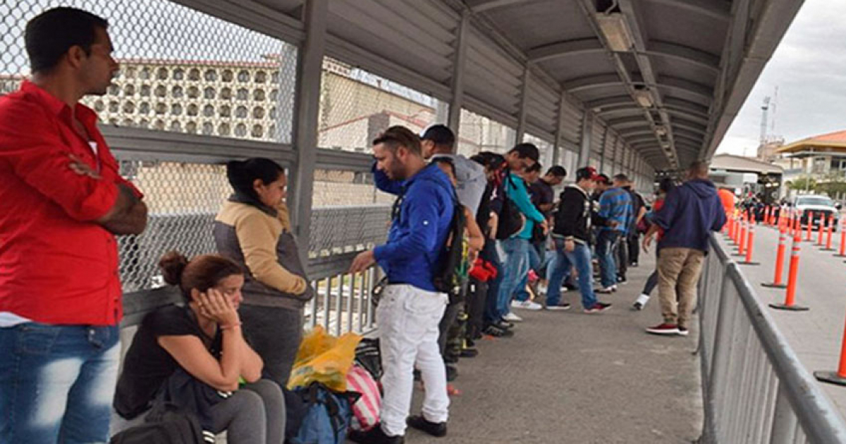 Cubanos en la frontera de México (Imagen Referencial) © The Monitor