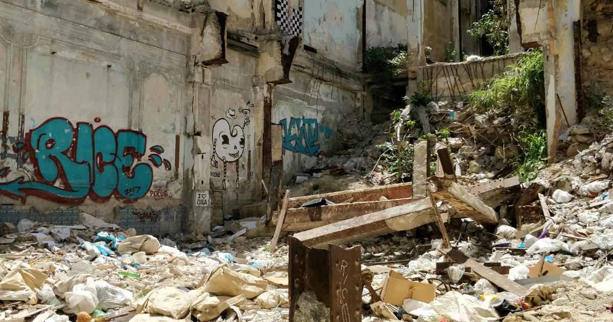 Escombros y basura se acumulan en La Habana © Alberto Arego