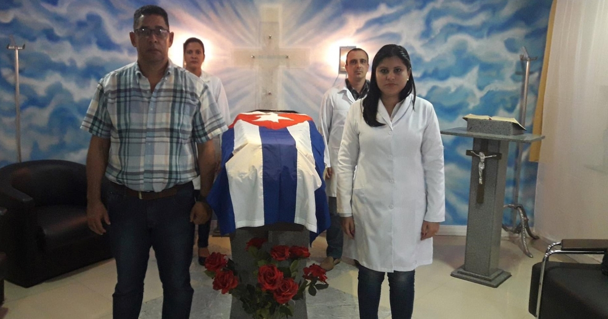 Compañeros de Eduardo Vázquez Roque le rinden tributo. © Facebook/ Brigada Medica Cubana En Brasil