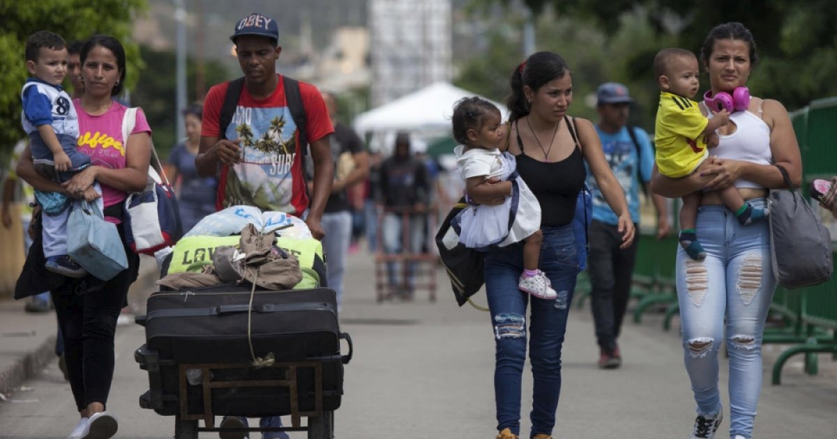 Migrantes venezolanos cruzan el Puente Internacional Simón Bolívar © unhcr.org