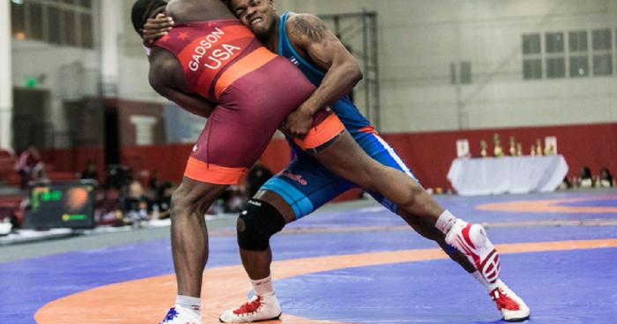 Reineris Salas (derecha) venció 9-2 al estadounidense Kyven Gadson © Sitio web Panamericano de lucha