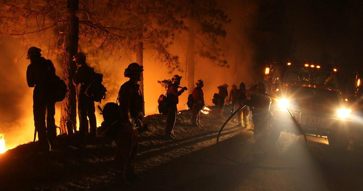 Bomberos trabajan para sofocar los incendios en California © Flickr/ U.S. Forest Service