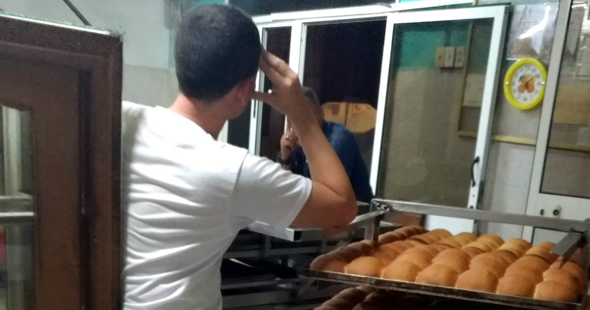 Venta de pan cubano © CiberCuba