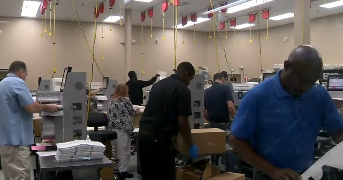 Recuento de votos en Florida © Captura de video en Youtube/ CBS Evening News