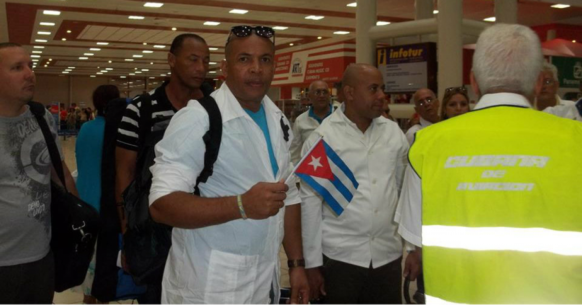 Médicos cubanos llegan a Brasil en una imagen de archivo © Facebook / Unidad Central de Cooperación Médica