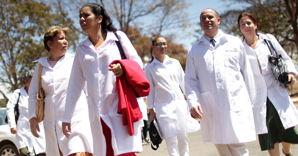 Foto de Archivo: Médicos cubanos en Brasil año 2013 © REUTERS/Ueslei Marcelino