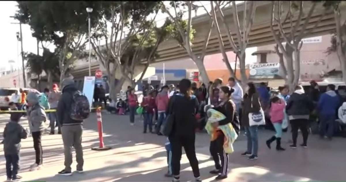 Caravana de migrantes en Tijuana © Captura de video en Youtube/ Rusia Today