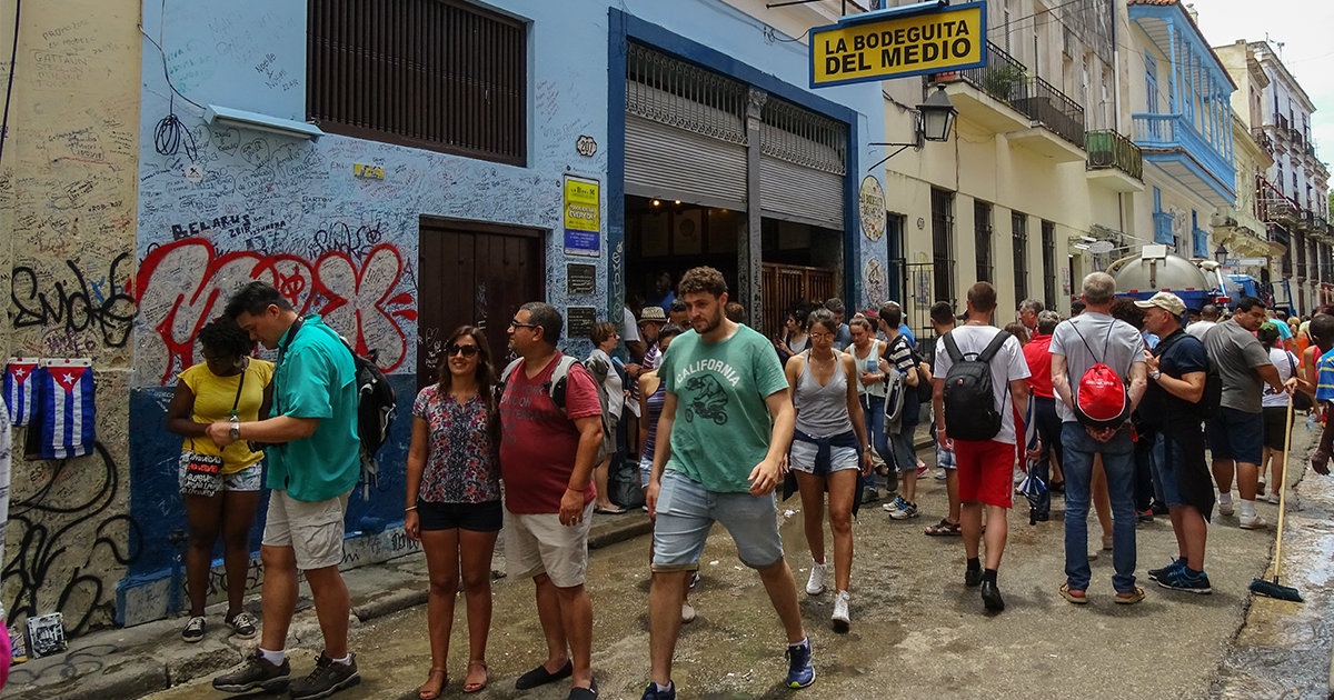 Turistas en La Habana, en una foto de archivo. © CiberCuba.