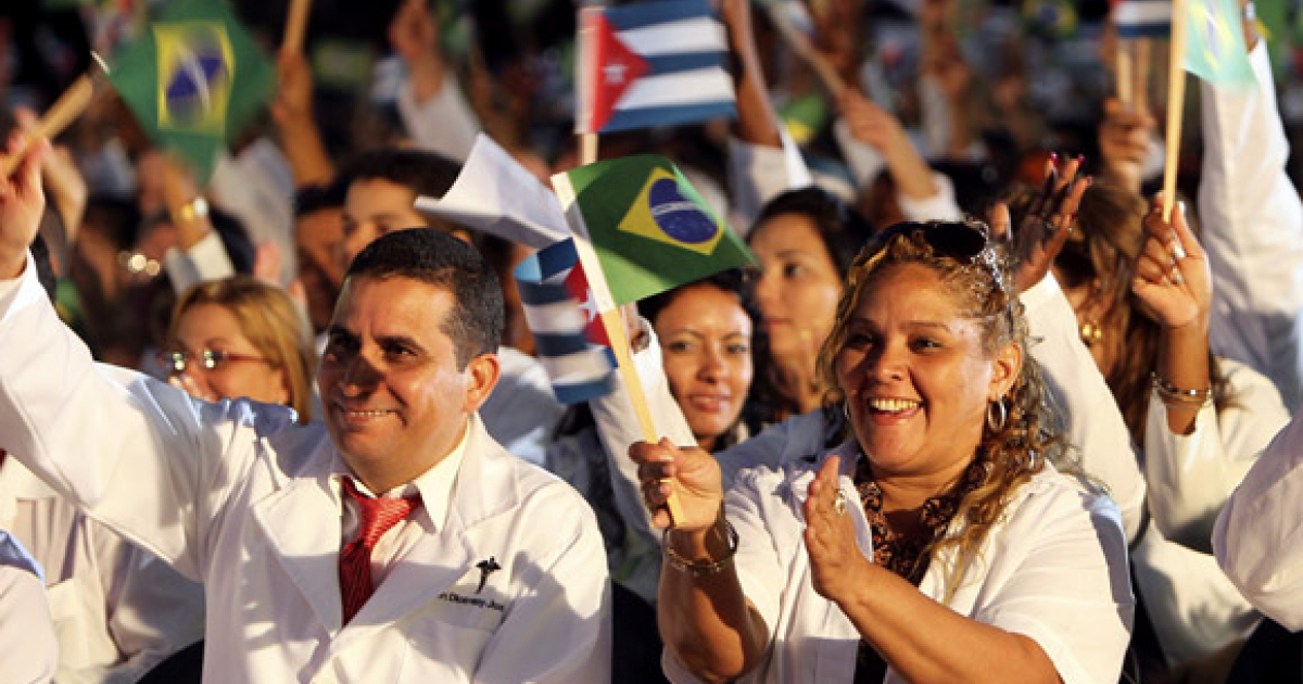 Médicos cubanos sonríen en Brasil en una imagen de archivo © Cubadebate / Ladyrene Pérez